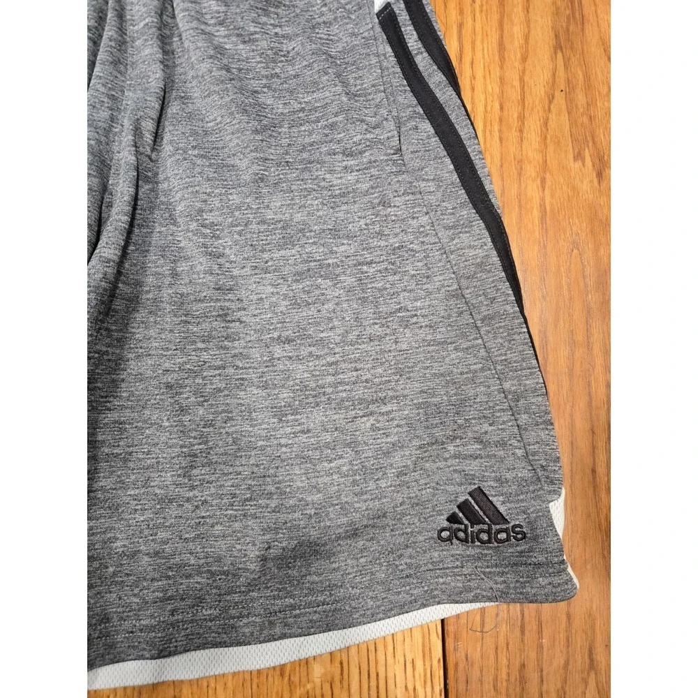 Adidas Climalite Boys Gray Athletic Shorts Size L 14-16 Mesh Lined 3 Stripe